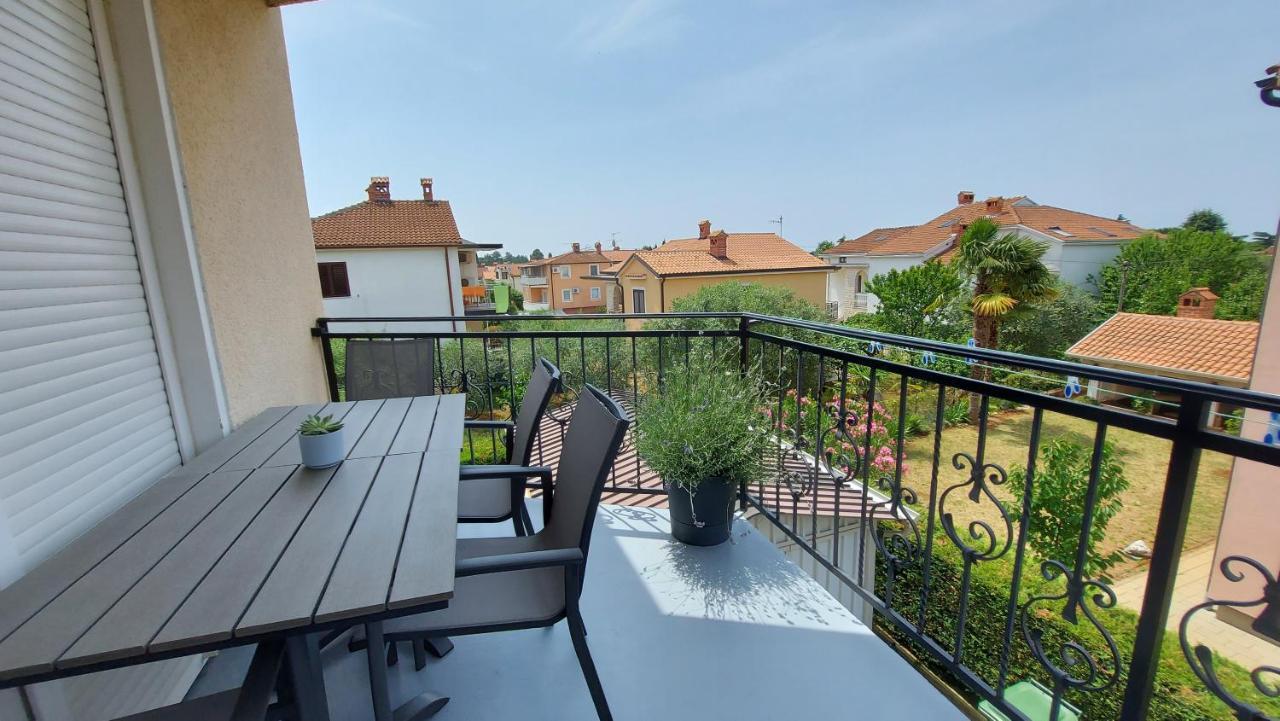Apartments Kivi Novigrad Istria Esterno foto